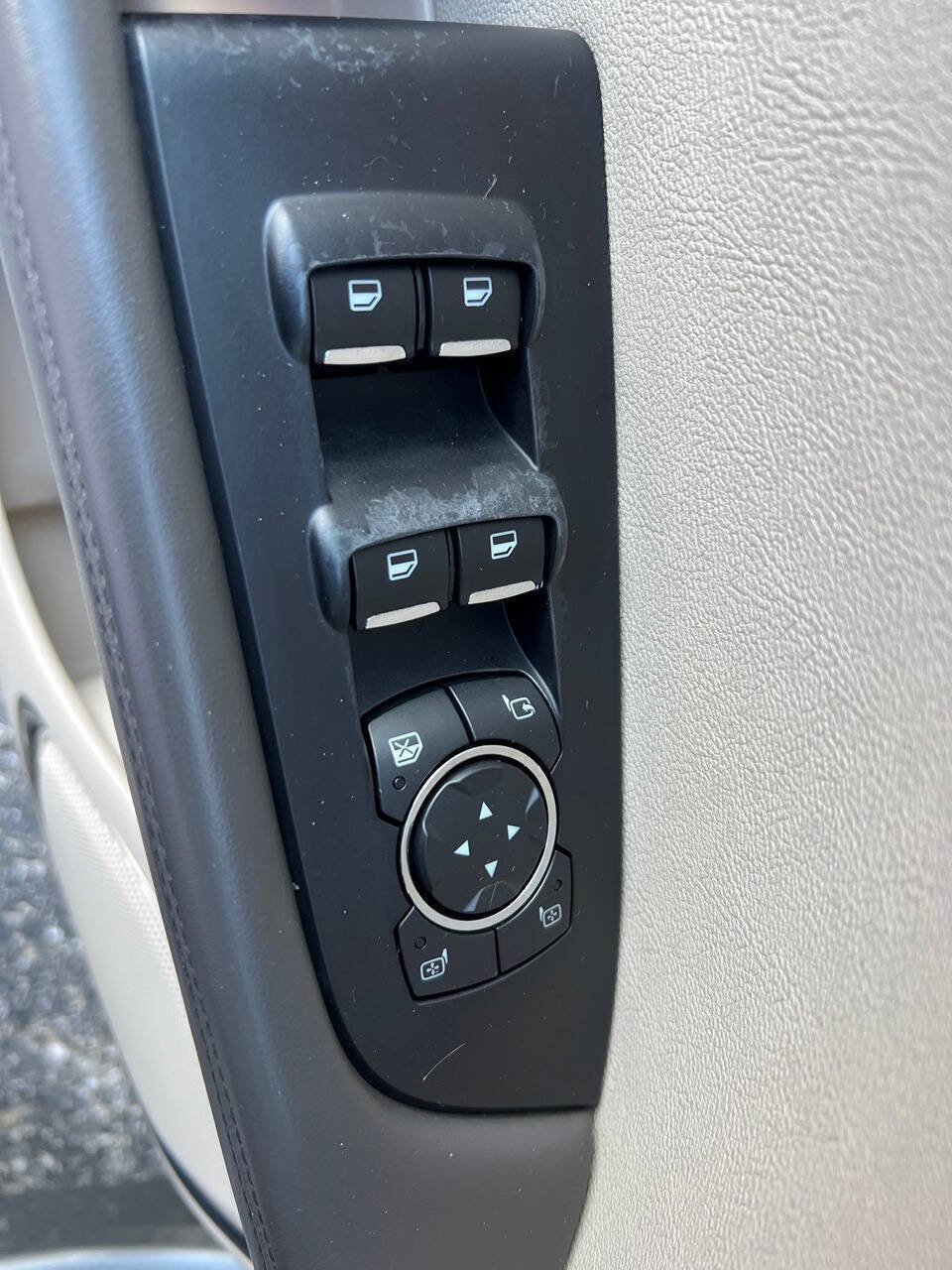 Used 2017 Lincoln MKX Select image 27