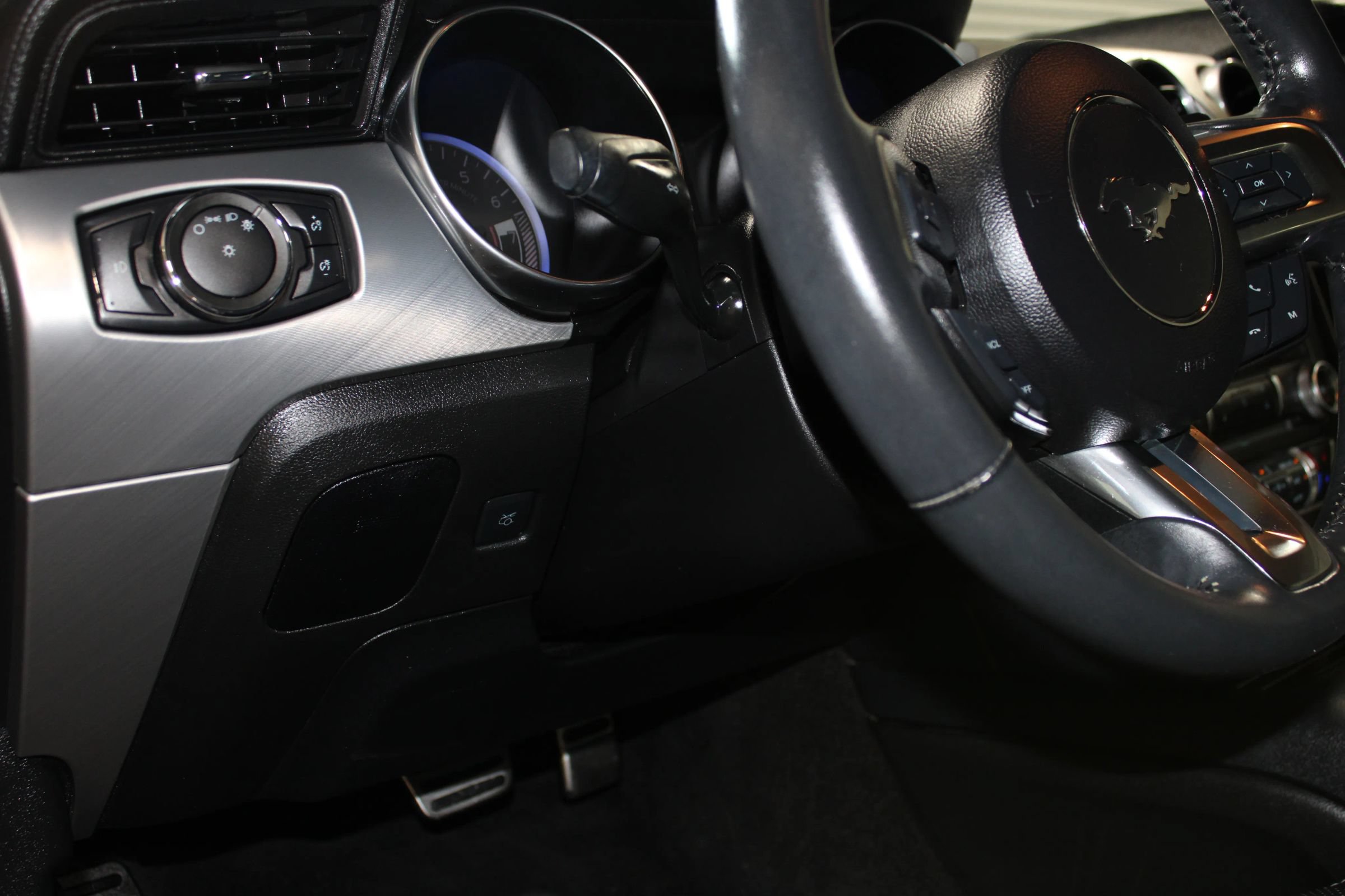Used 2018 Ford Mustang Premium w/ Enhanced Security Package RWD image 20