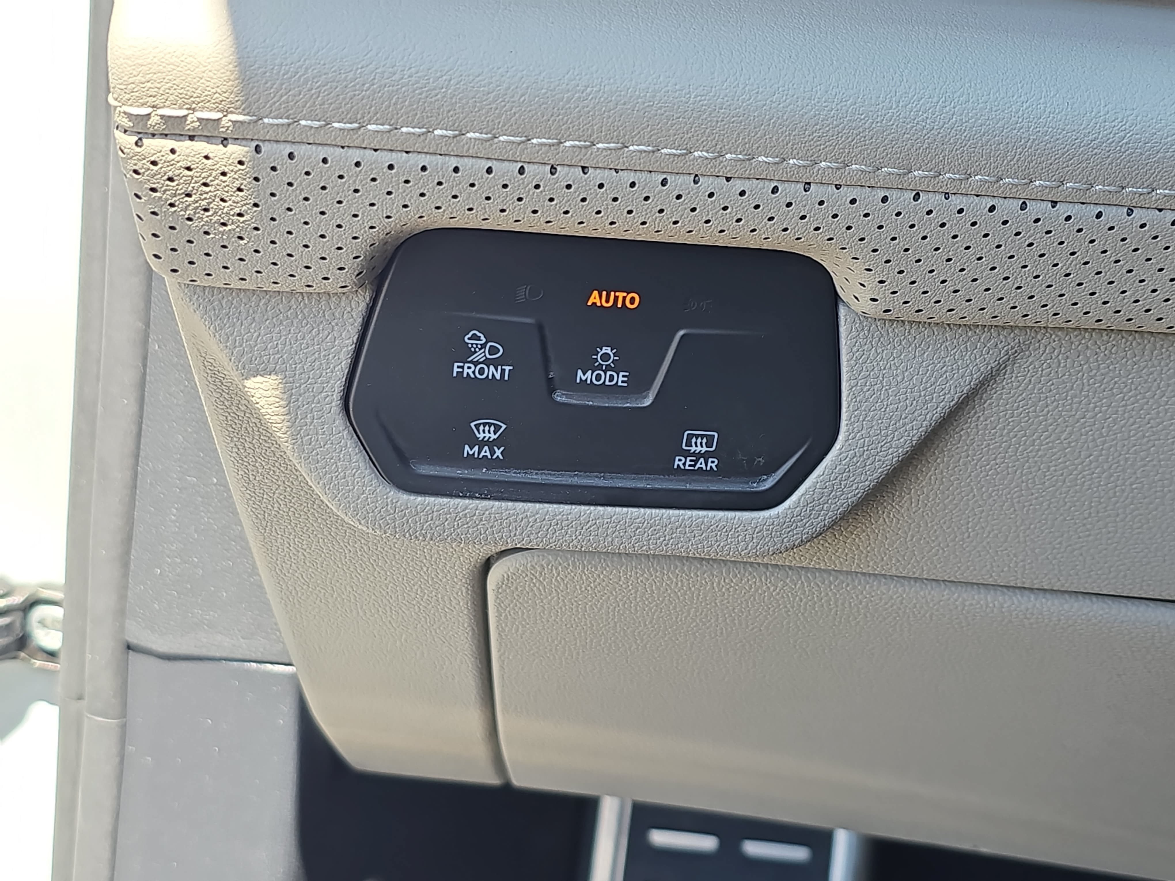 Certified 2024 Volkswagen Atlas SEL Premium R-Line AWD/4WD image 28