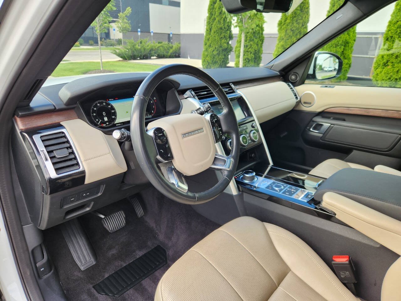 Used 2020 Land Rover Discovery HSE AWD/4WD image 19