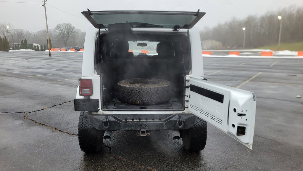 Used 2015 Jeep Wrangler Unlimited Sahara image 11
