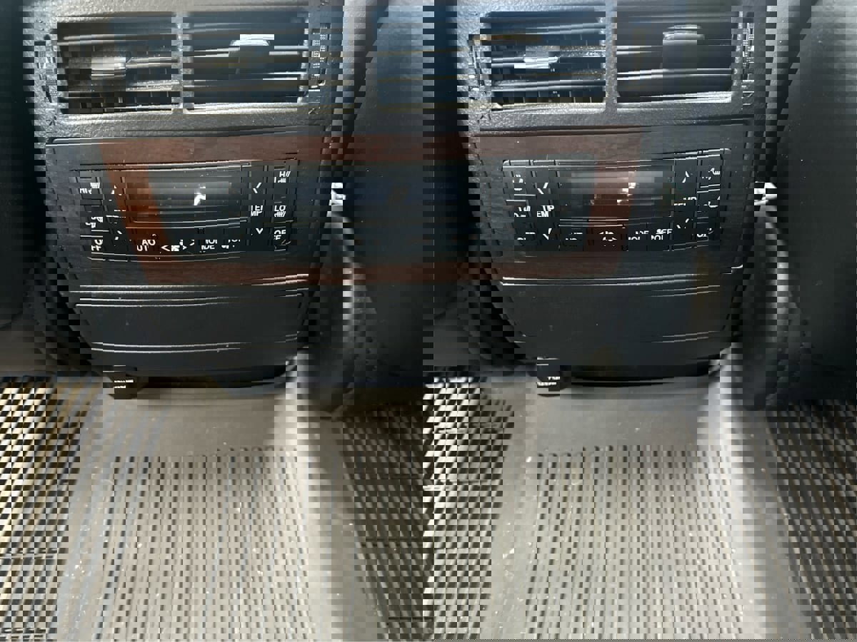 Used 2018 Toyota Land Cruiser image 45