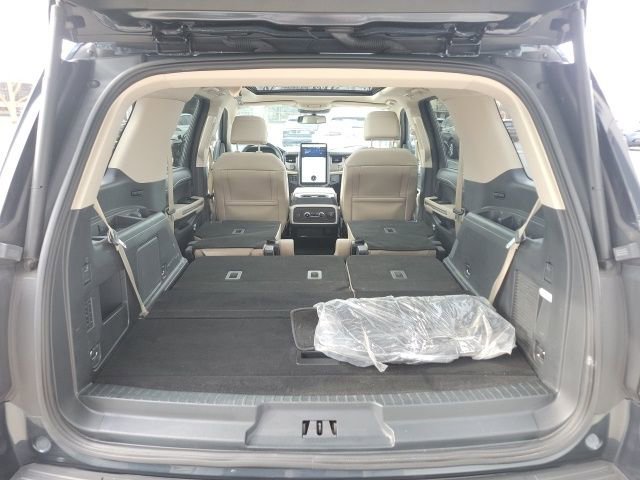 Used 2023 Ford Expedition Limited image 26