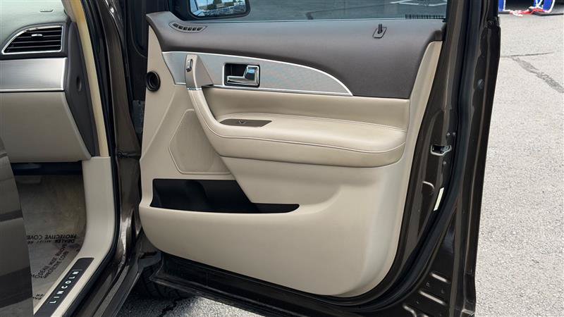 Used 2011 Lincoln MKX 2WD w/ 101A Rapid Spec Order Code image 34