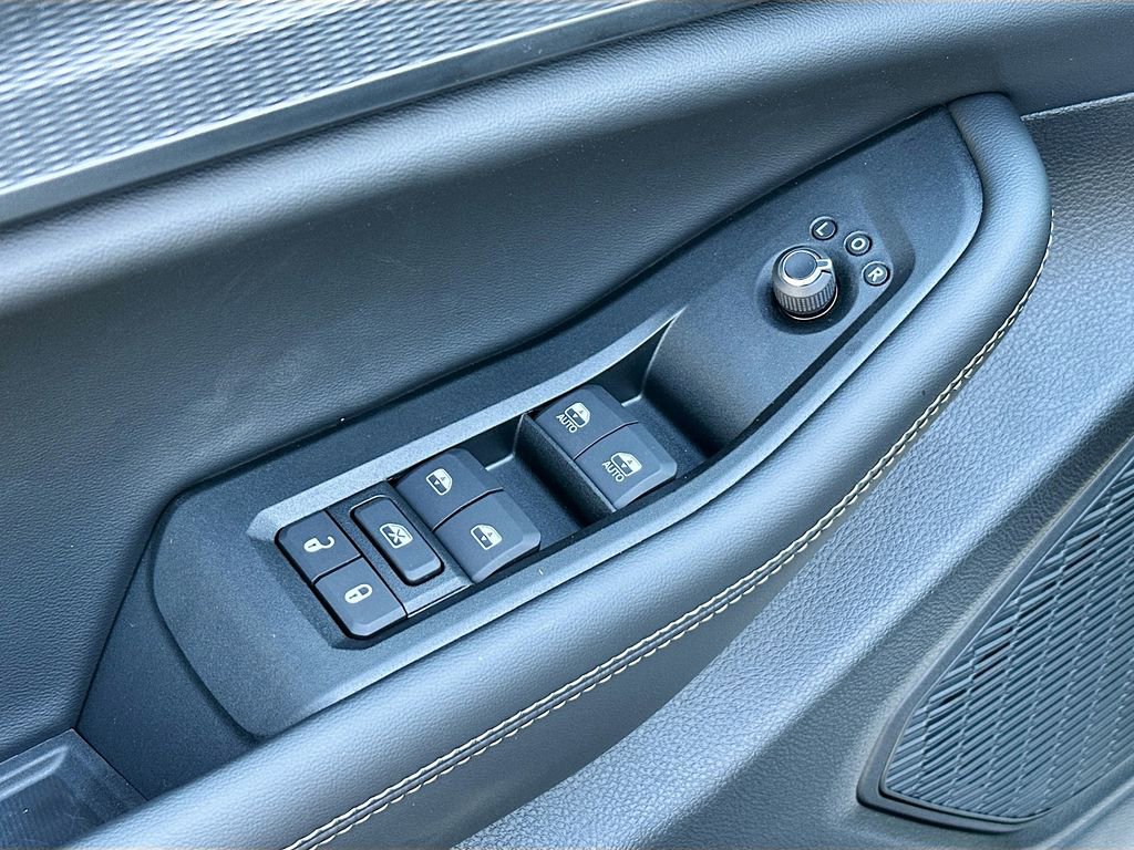 Used 2025 Jeep Grand Cherokee Laredo RWD image 18