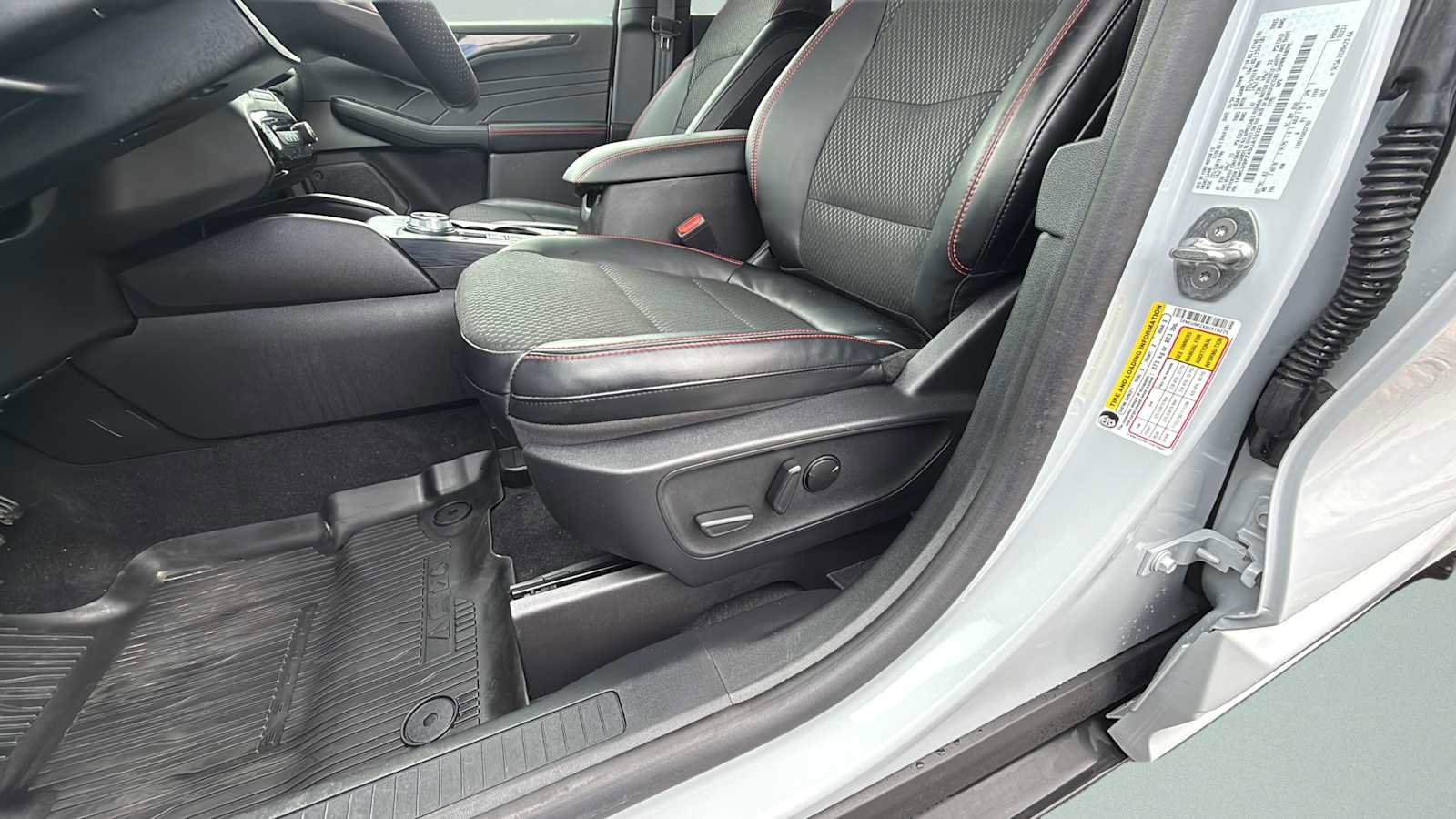 Used 2025 Ford Escape ST-Line Elite w/ Class II Trailer Tow Package image 21