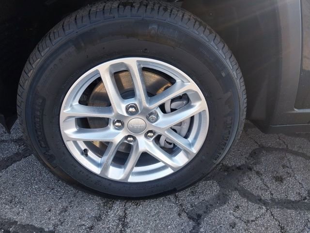 New 2025 Jeep Grand Cherokee L Laredo w/ Luxury Tech Group I image 17