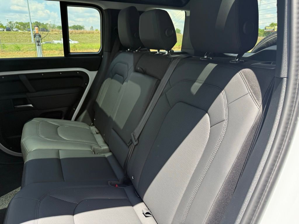 New 2025 Land Rover Defender 110 S image 8