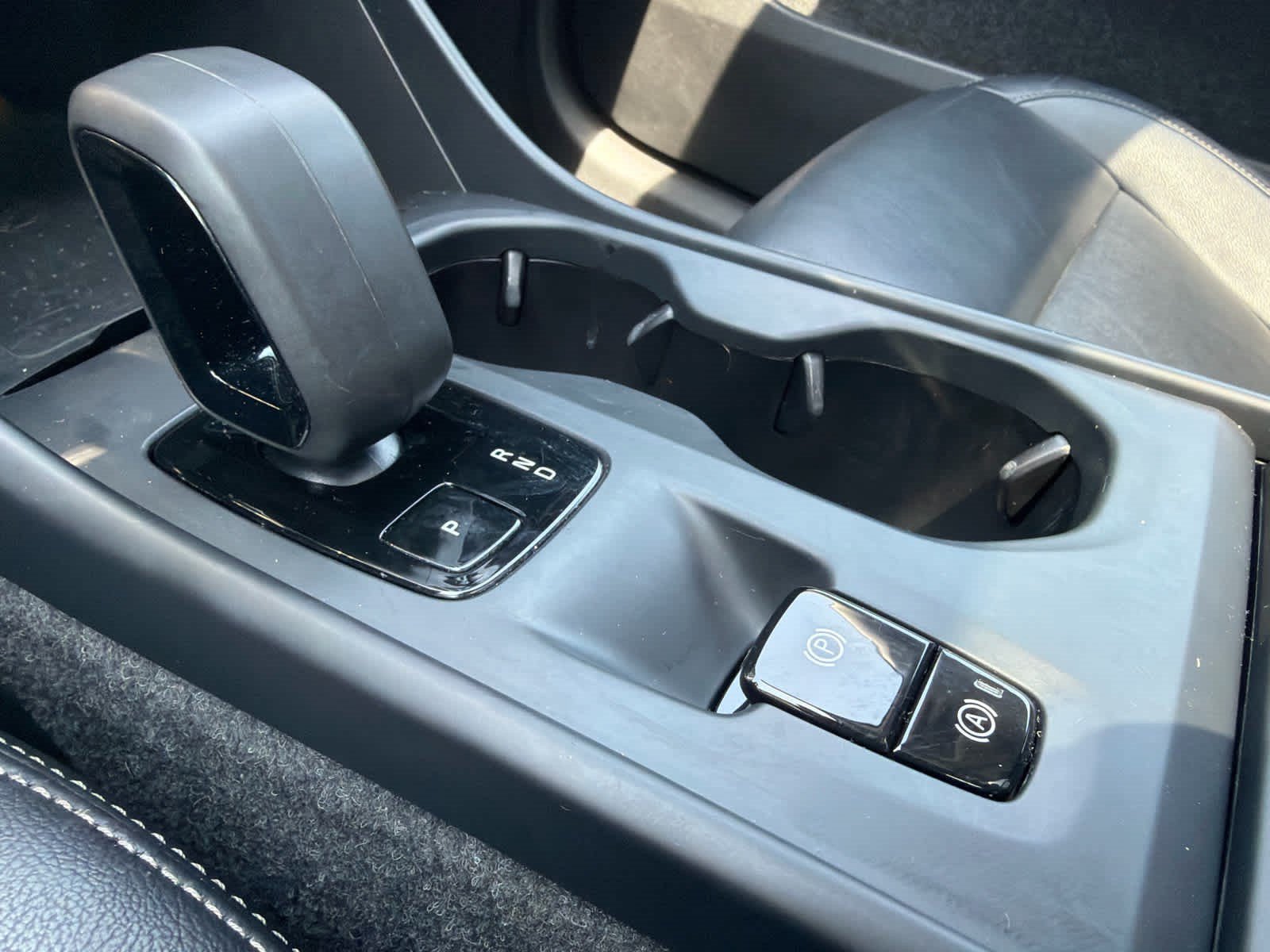 Used 2024 Volvo XC40 B5 Core AWD/4WD image 30