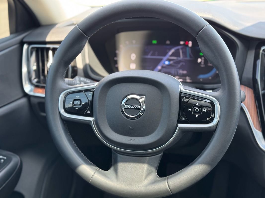 Used 2023 Volvo S60 T8 Plus image 19