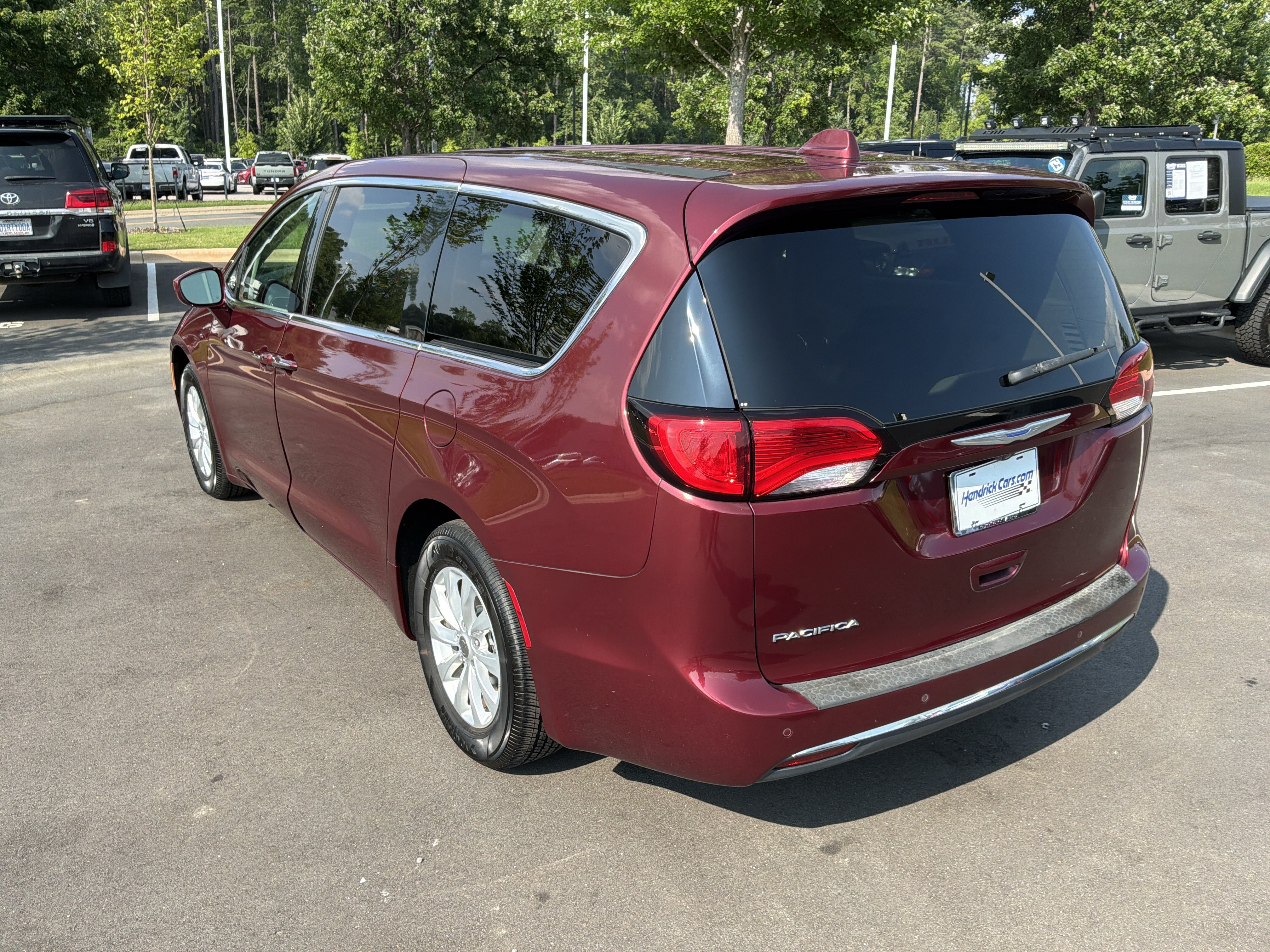 Used 2018 Chrysler Pacifica Touring Plus FWD image 8
