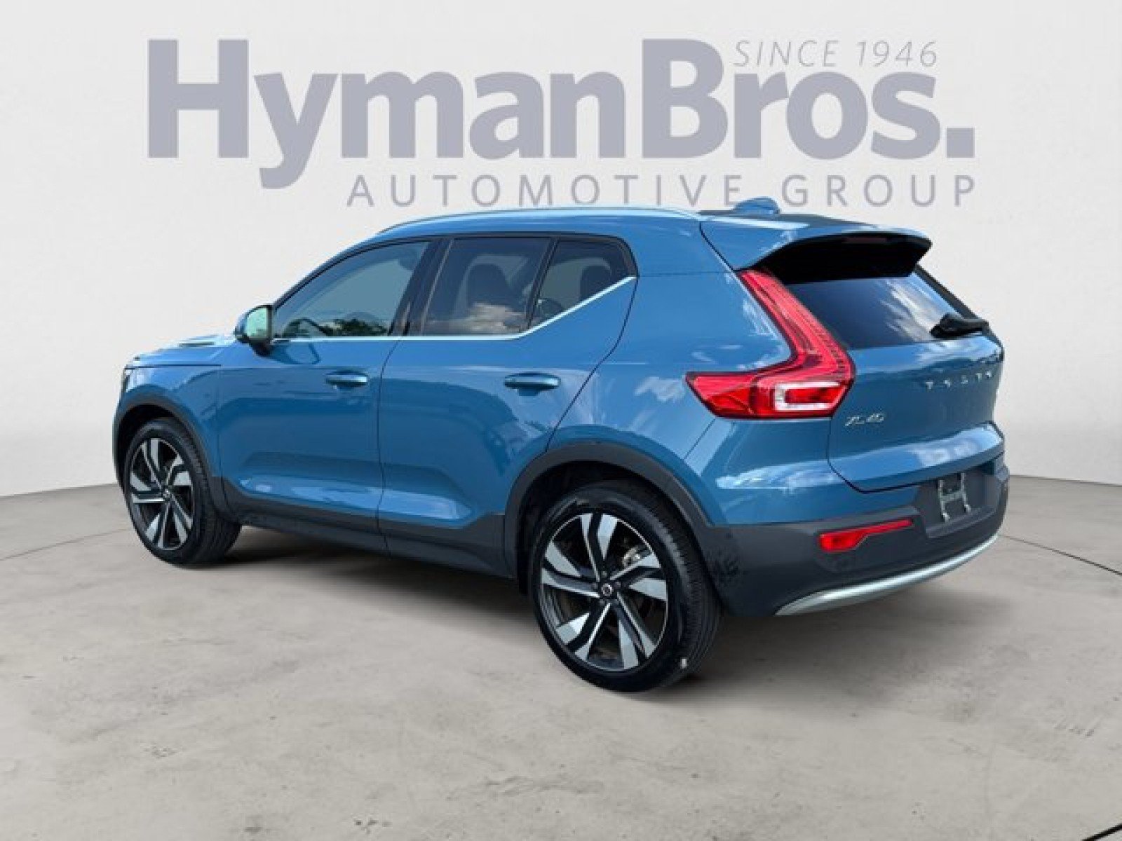 Used 2023 Volvo XC40 B5 Plus w/ Driver Assist Package AWD/4WD image 5