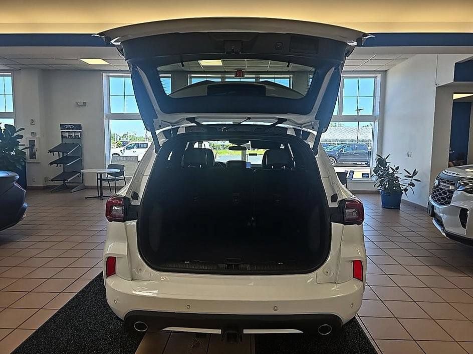 Used 2023 Ford Escape ST-Line Select w/ Tech Pack #2 AWD/4WD image 29