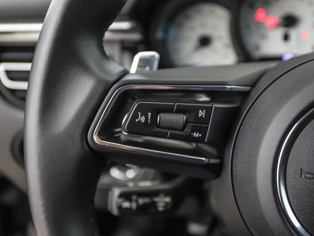 Used 2023 Porsche Macan image 12