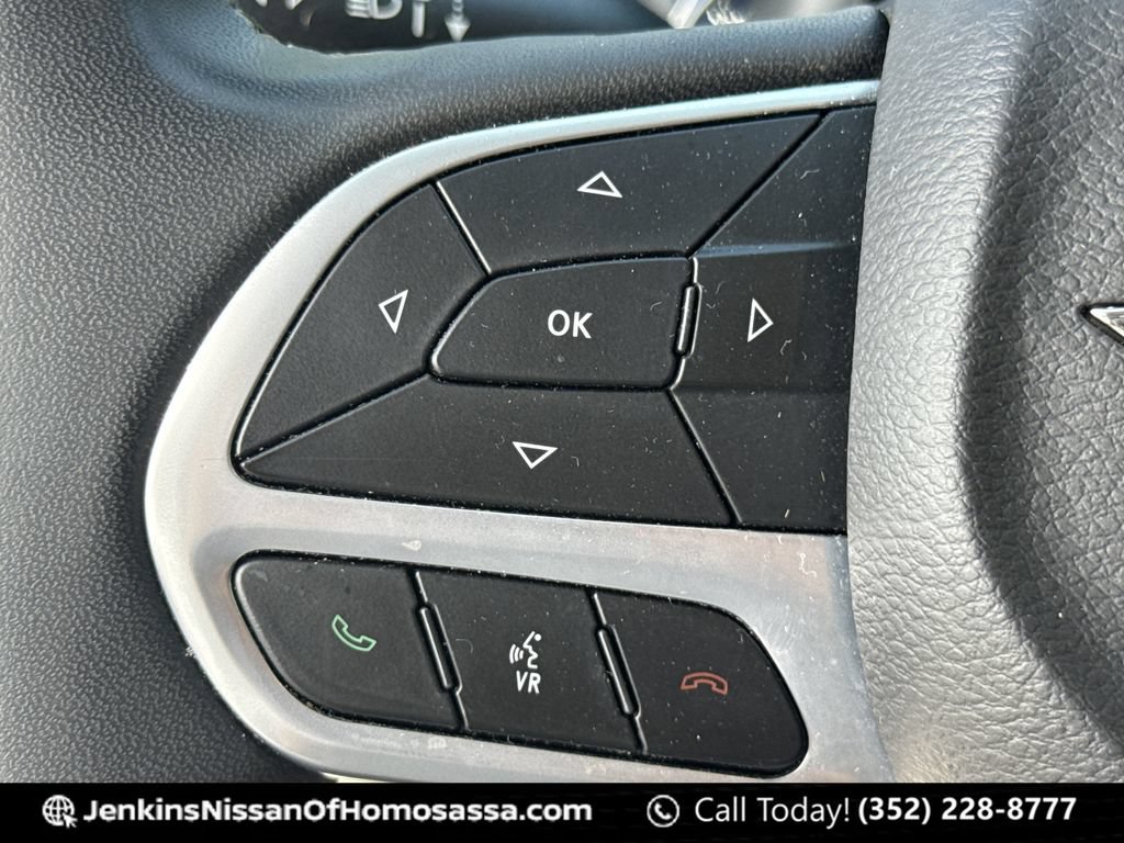 Used 2023 Chrysler Voyager LX FWD image 39