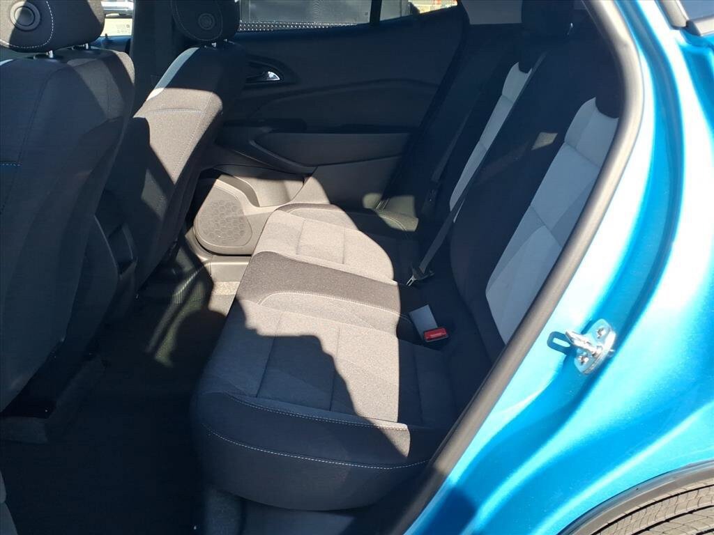 New 2026 Chevrolet Trax LS w/ LS Convenience Package FWD image 17