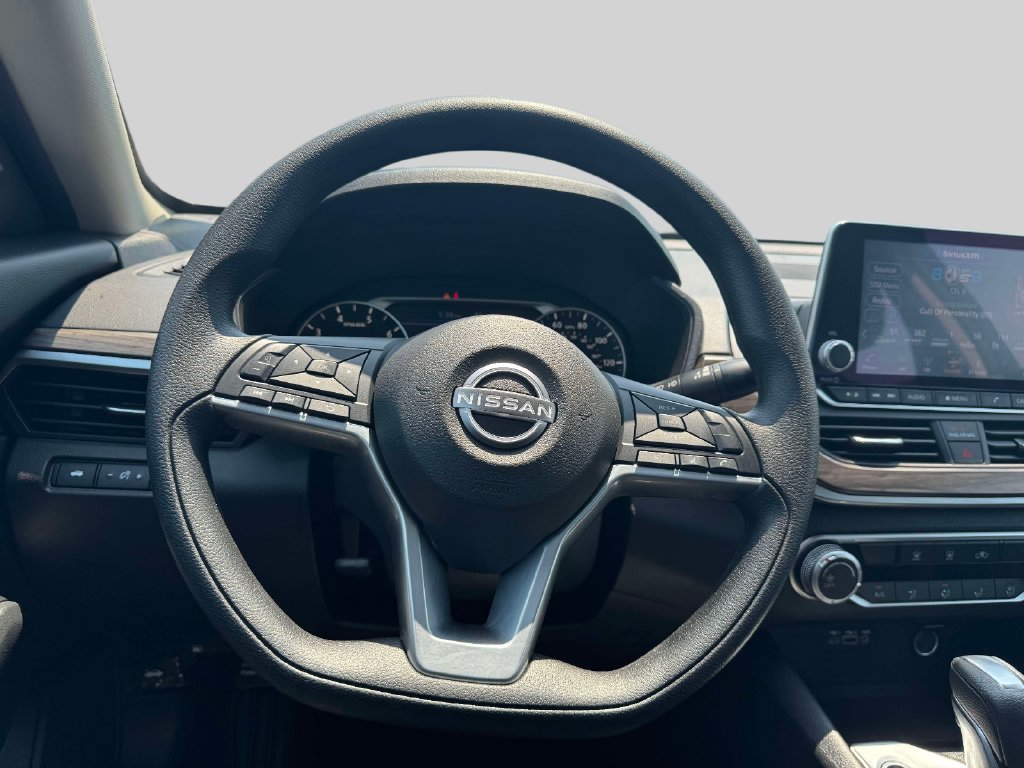 Used 2025 Nissan Altima 2.5 SV FWD image 13
