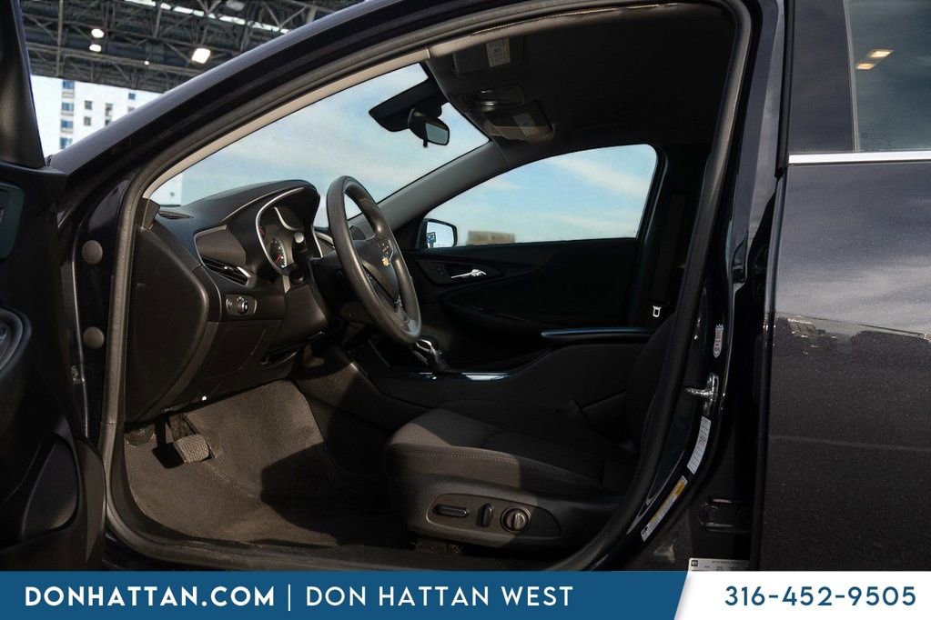 Used 2023 Chevrolet Malibu LT image 3