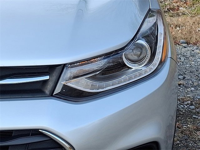 Used 2020 Chevrolet Trax LT w/ LT Convenience Package image 9