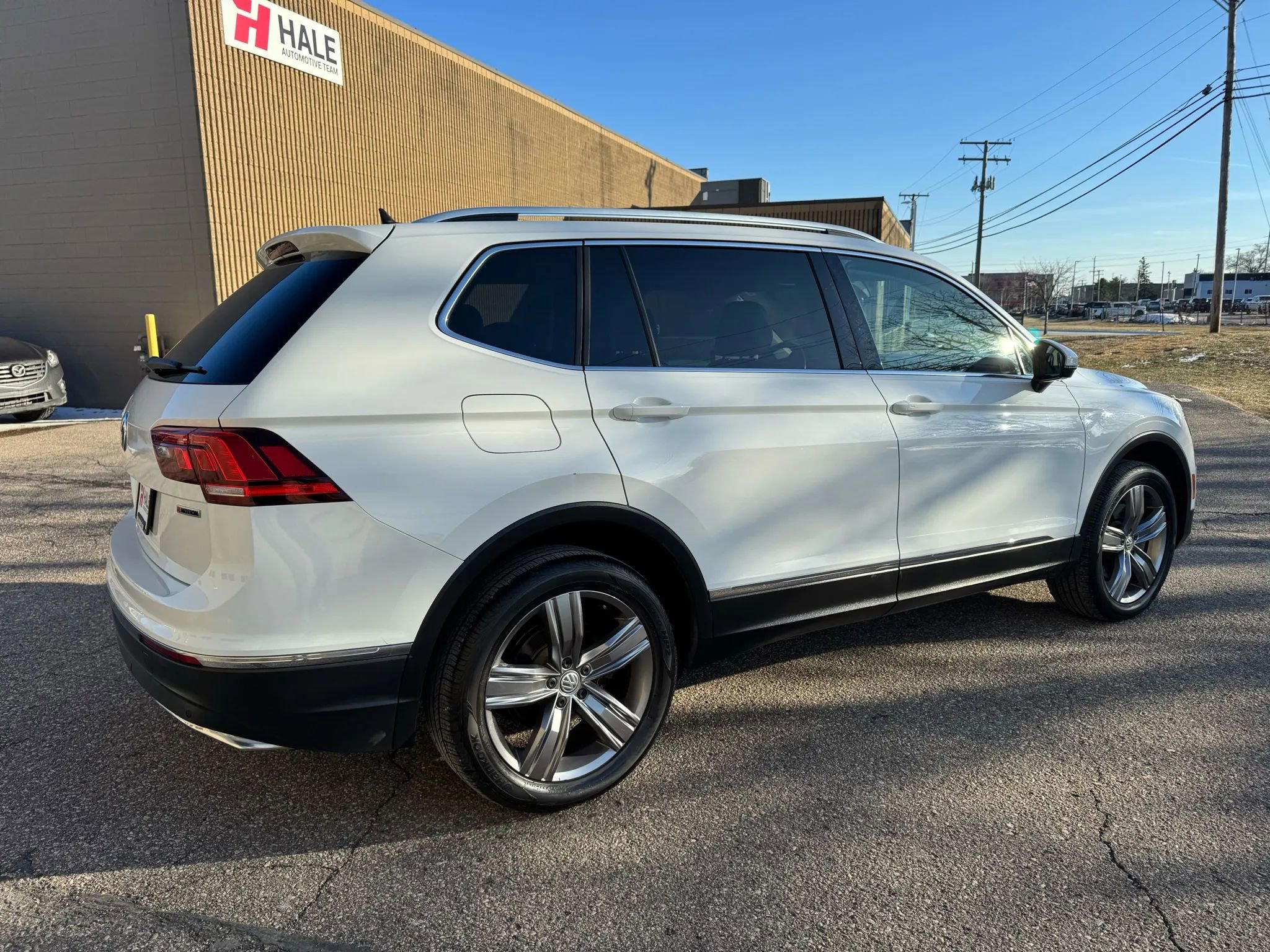 Used 2019 Volkswagen Tiguan SEL Premium w/ 3rd Row Seat Package image 10