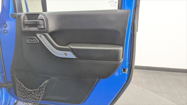 Used 2015 Jeep Wrangler Unlimited Sahara w/ Connectivity Group image 23