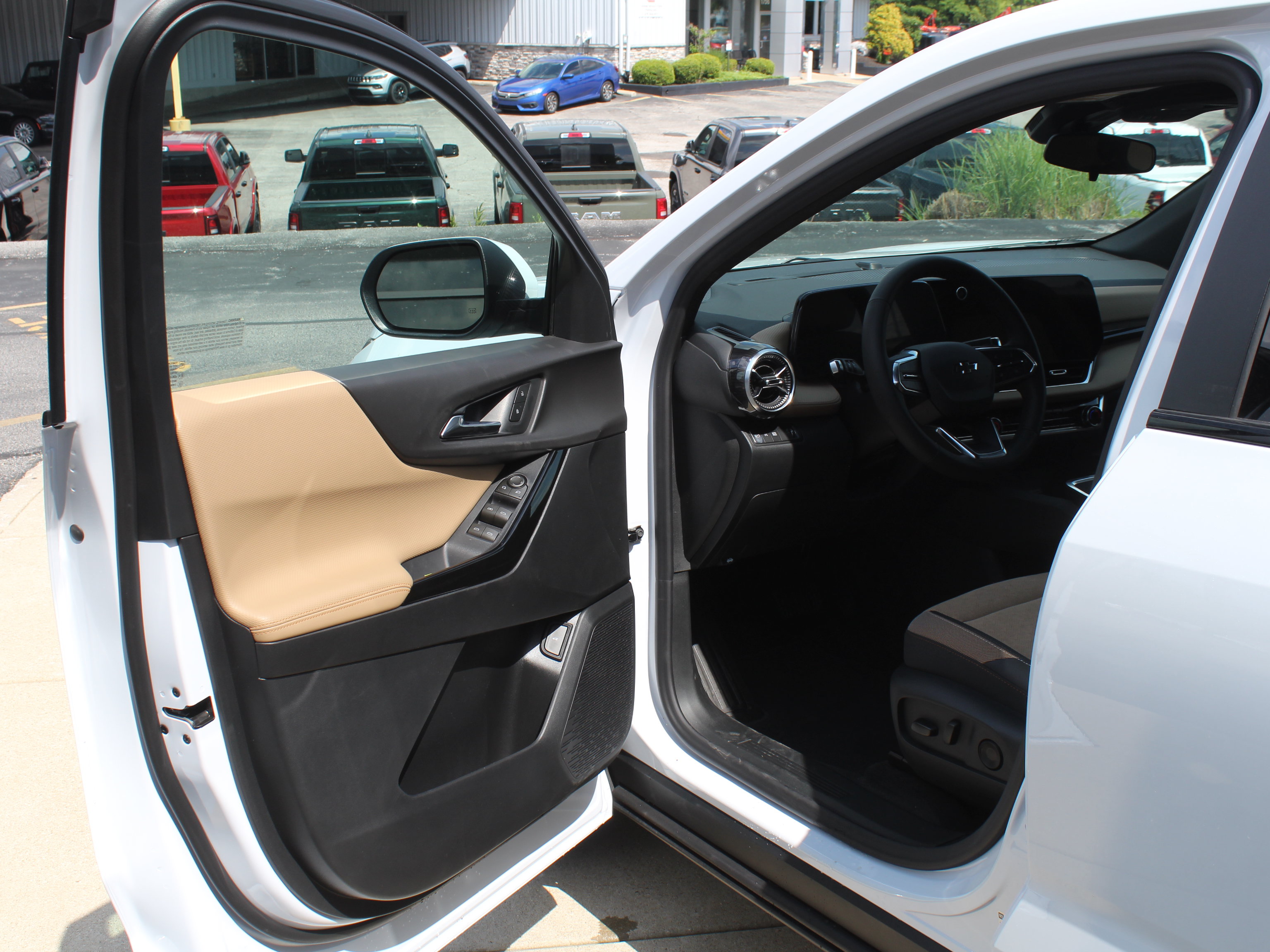 New 2026 Chevrolet Equinox ACTIV FWD image 8