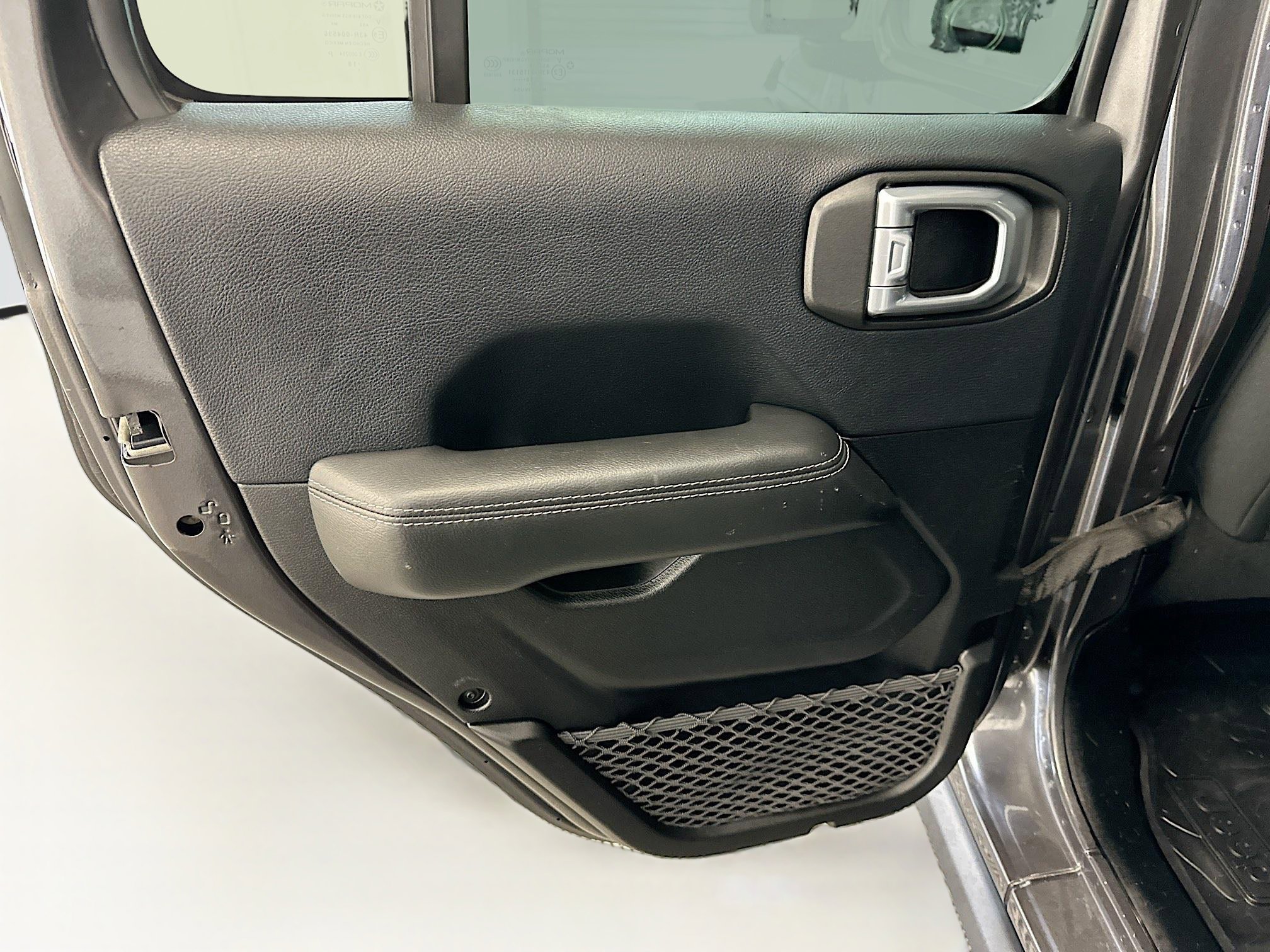 Used 2018 Jeep Wrangler Unlimited Sahara image 27