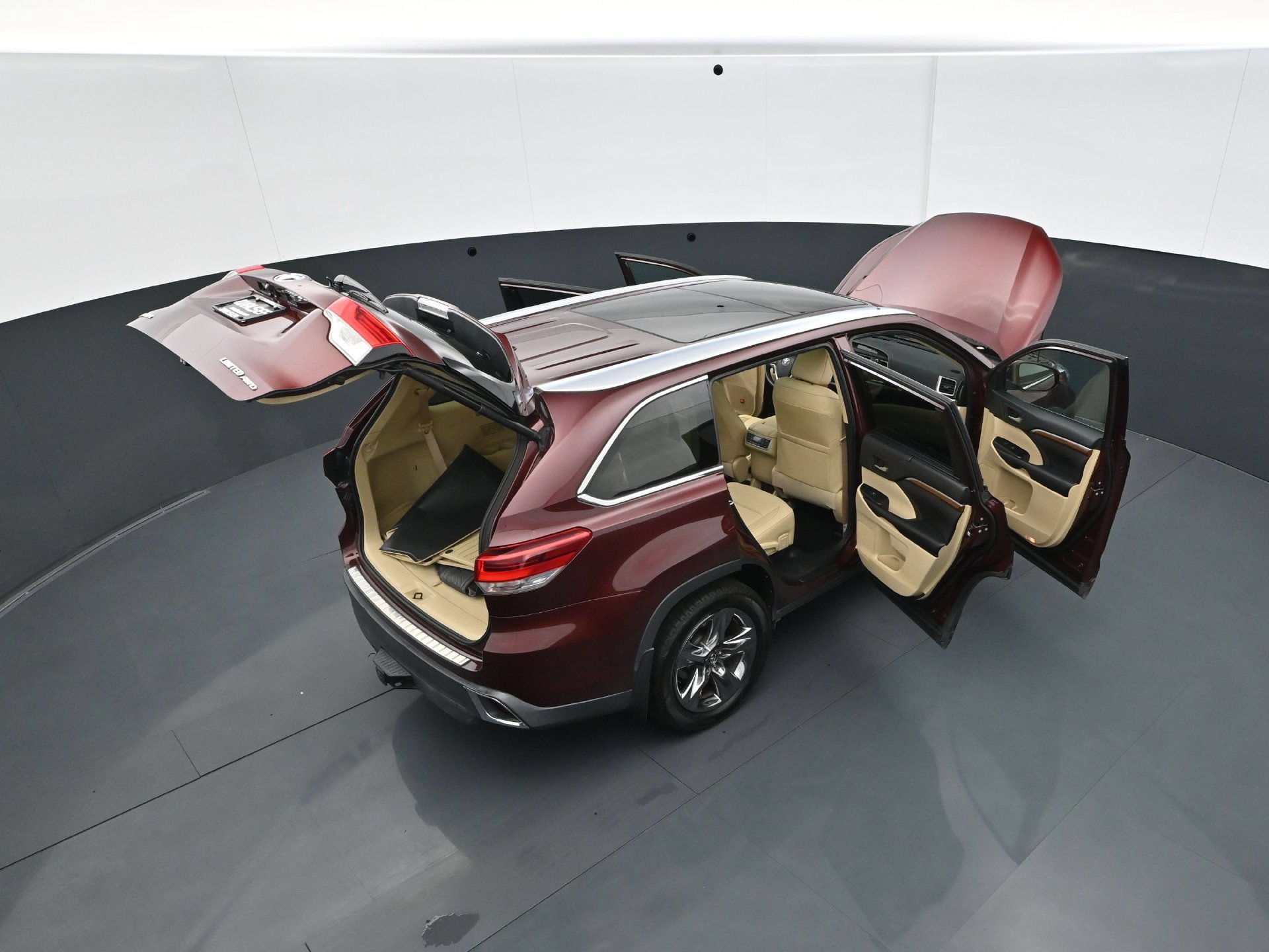 Used 2018 Toyota Highlander Limited Platinum w/ Carpet Mat Package (TMS) AWD/4WD image 39