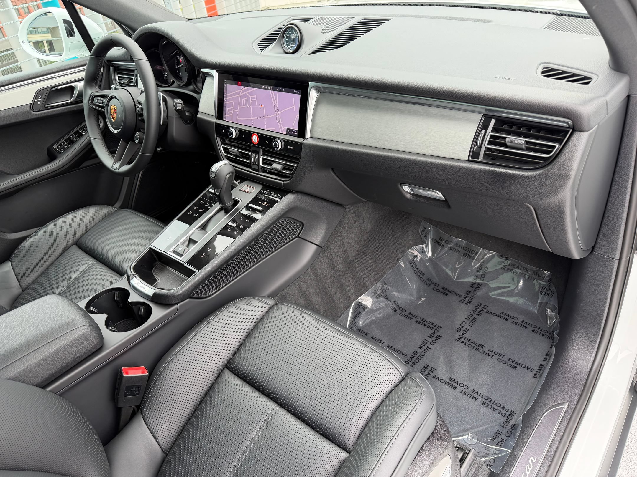 Certified 2026 Porsche Macan AWD/4WD image 17