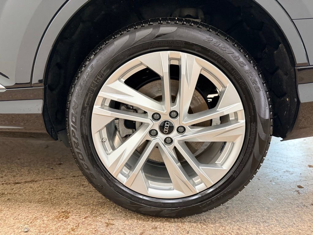 Used 2023 Audi Q7 3.0T Premium w/ Convenience Package image 25