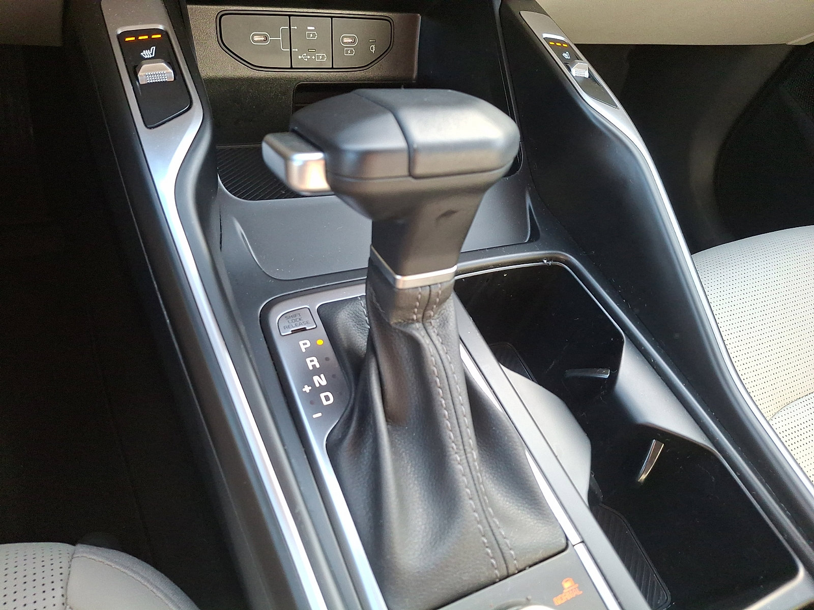 Certified 2025 Kia Sorento S image 15