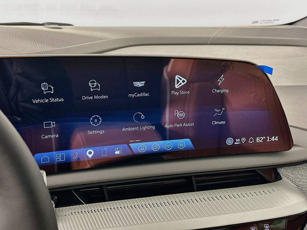New 2027 Cadillac Optiq Premium Luxury w/ LPO, Floor Liner Package AWD/4WD image 18