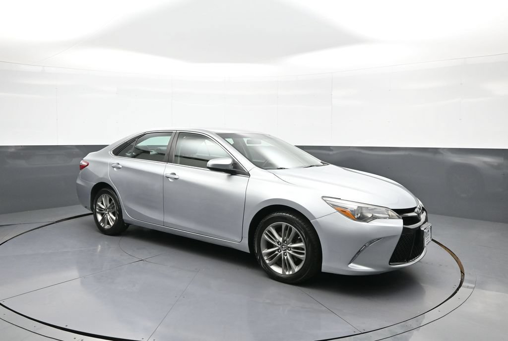 Certified 2017 Toyota Camry SE FWD image 4