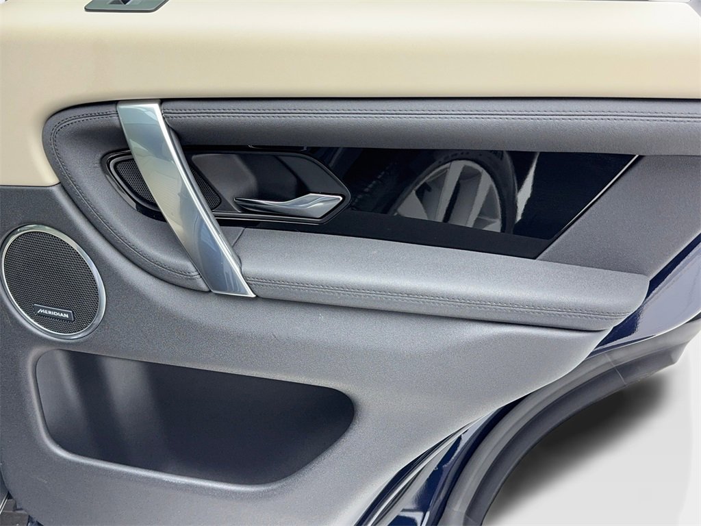 Used 2023 Land Rover Discovery Sport SE image 53