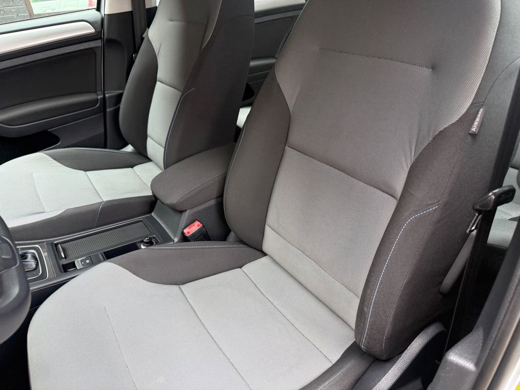 Used 2015 Volkswagen e-Golf Limited Edition FWD image 25