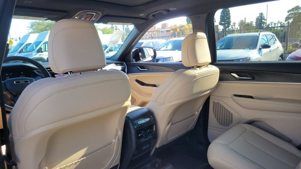 New 2025 Jeep Grand Cherokee L Limited w/ Black Appearance Package image 14