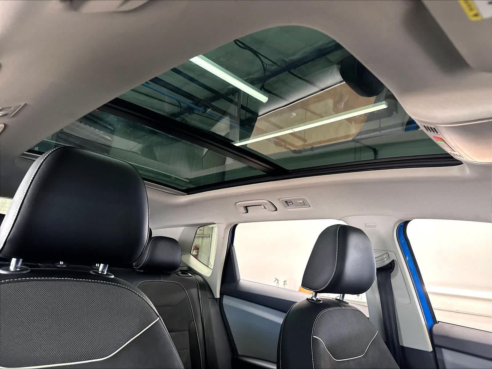Used 2023 Volkswagen Taos SE w/ Panoramic Sunroof Package FWD image 30