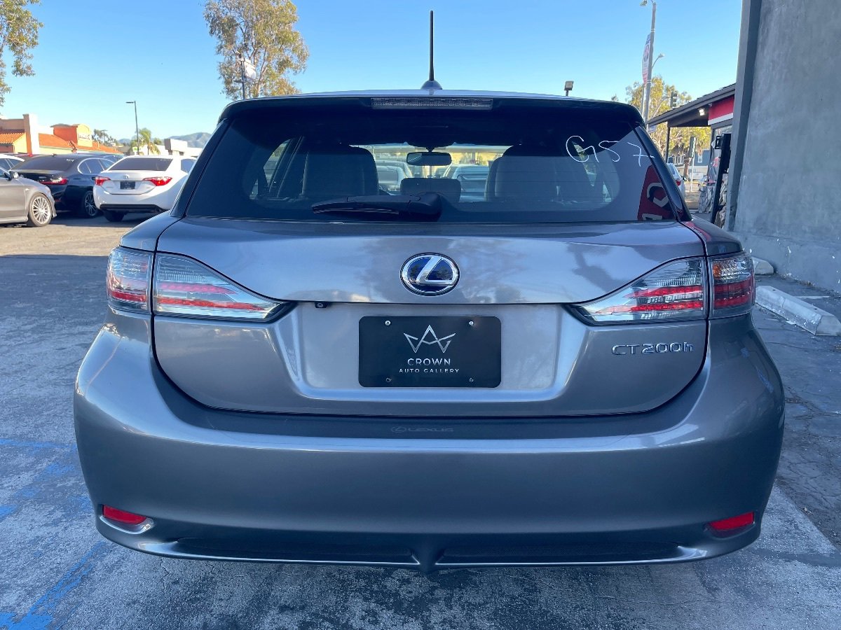 Used 2013 Lexus CT 200h w/ F Sport Pkg w/Nuluxe Trim FWD image 8