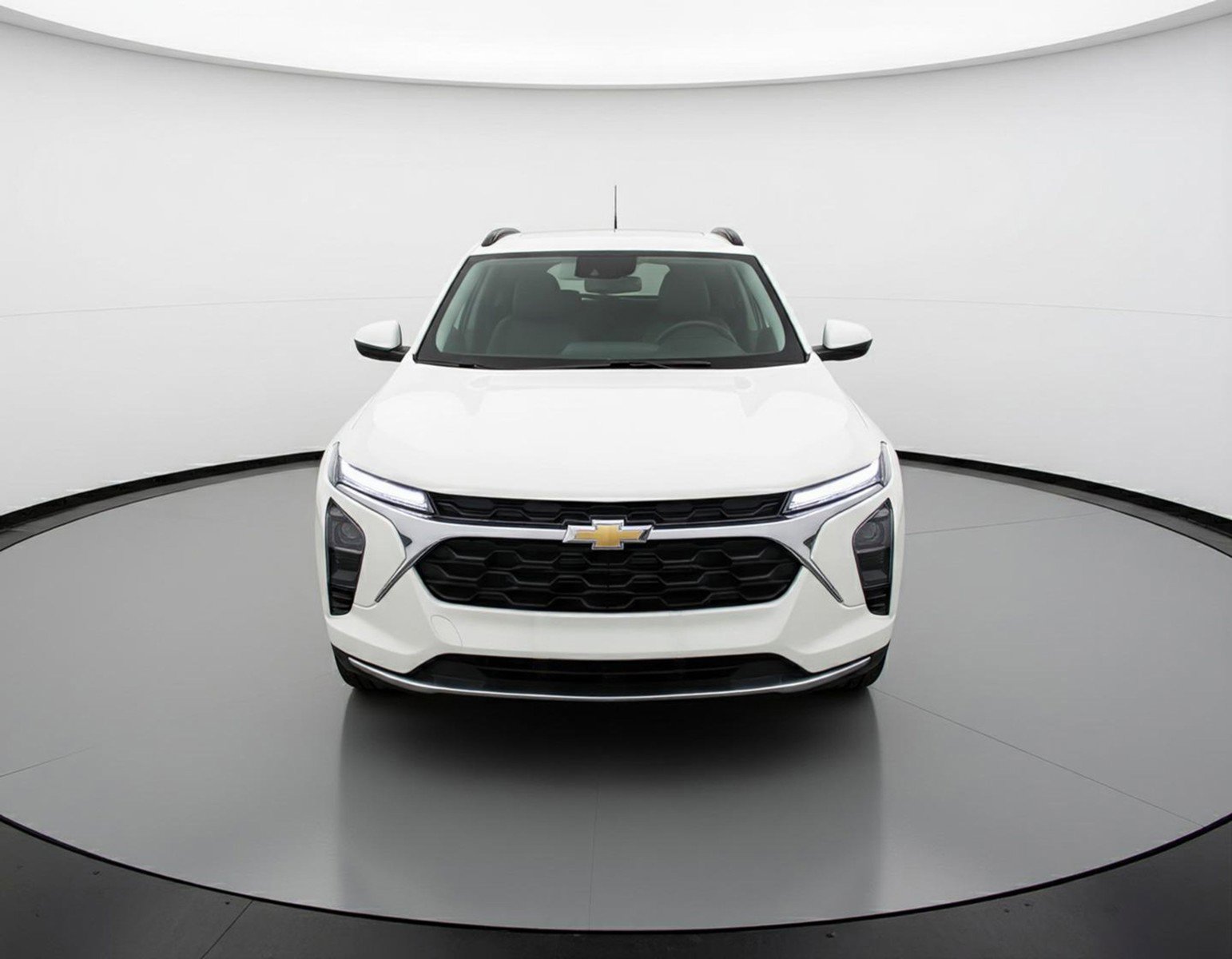 Used 2025 Chevrolet Trax LT FWD image 2