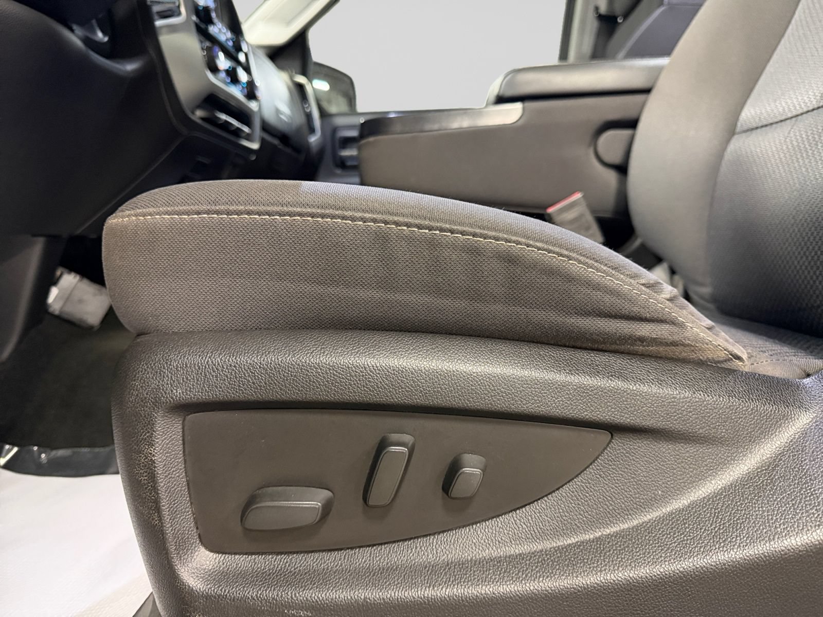Used 2018 GMC Sierra 1500 SLE w/ SLE Value Package AWD/4WD image 39