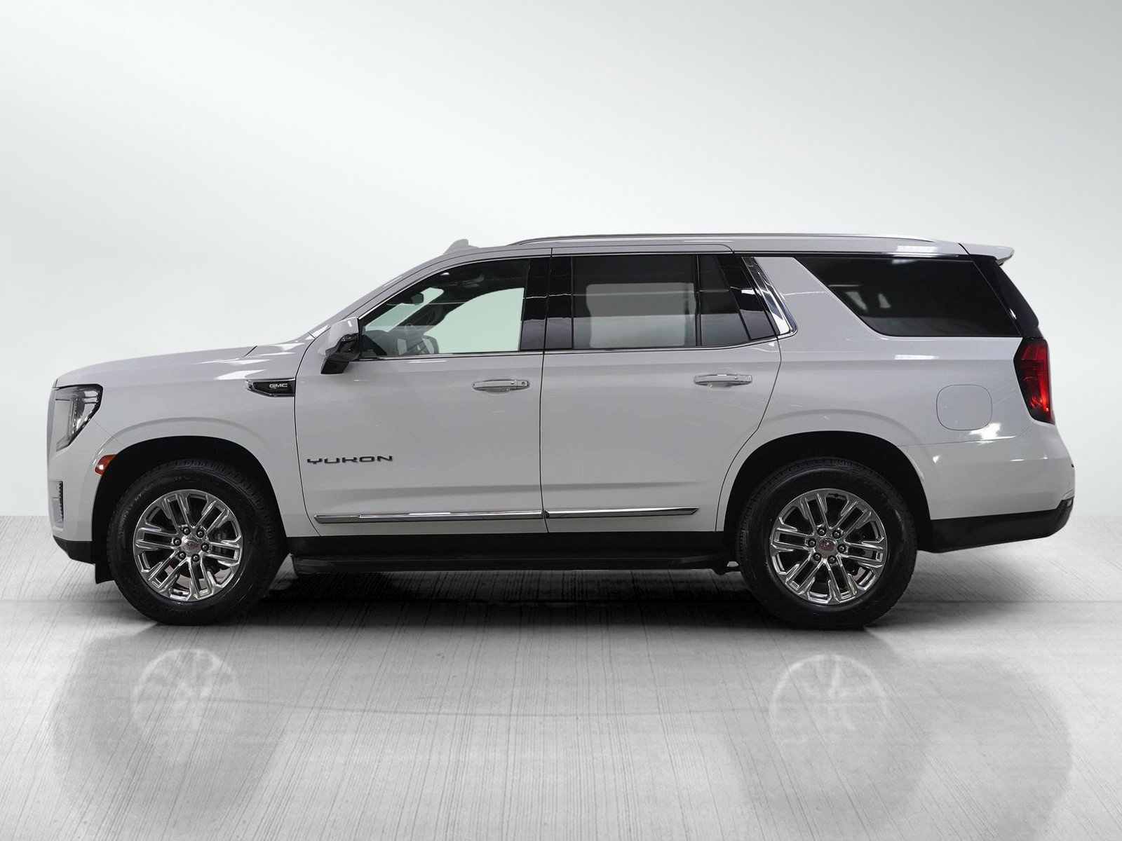Used 2023 GMC Yukon SLT image 2