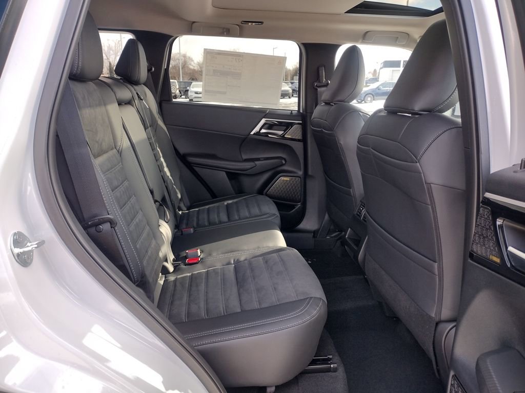 New 2026 Mitsubishi Outlander SE image 11