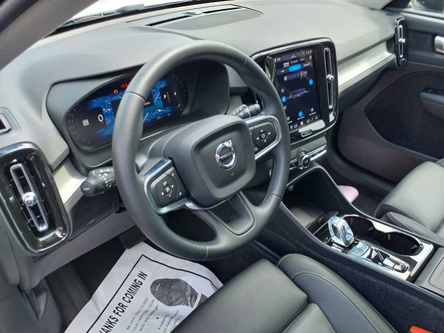 Certified 2026 Volvo XC40 B5 Plus AWD/4WD image 6