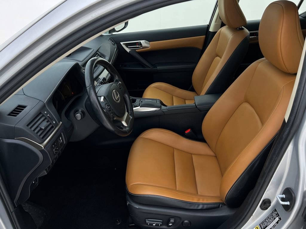 Used 2016 Lexus CT 200h w/ Navigation Package image 11