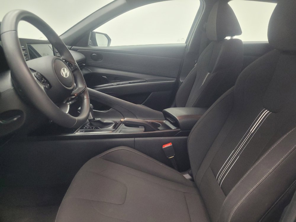 Used 2025 Hyundai Elantra Sport FWD image 17