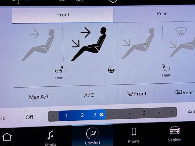 Used 2023 Chrysler Pacifica Touring-L image 19