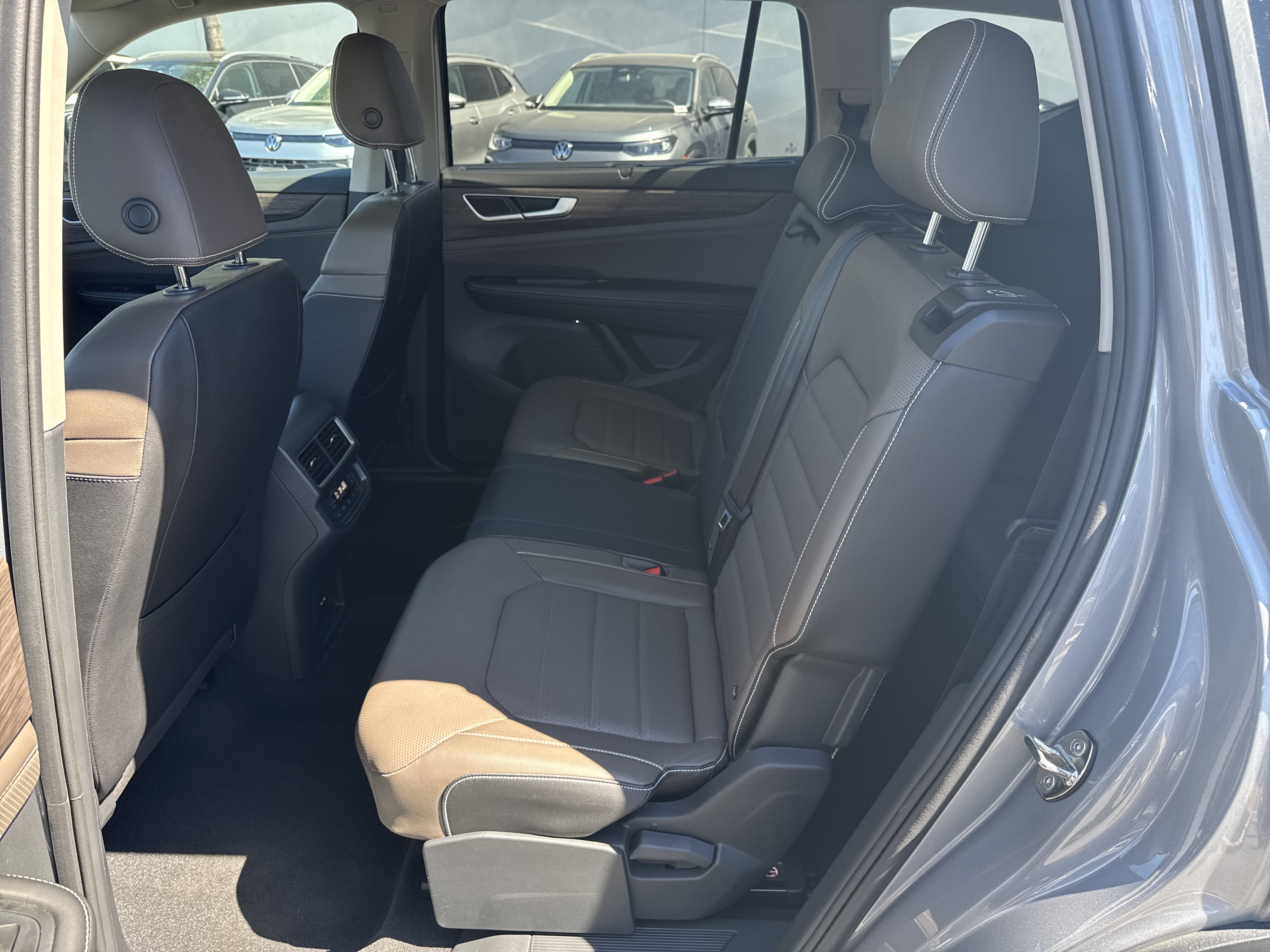 Used 2025 Volkswagen Atlas SEL AWD/4WD image 31