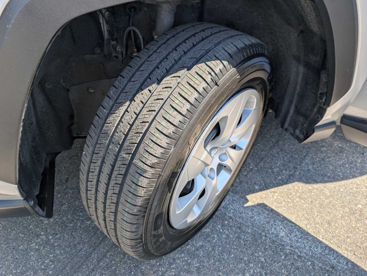 Used 2020 Toyota RAV4 LE image 21