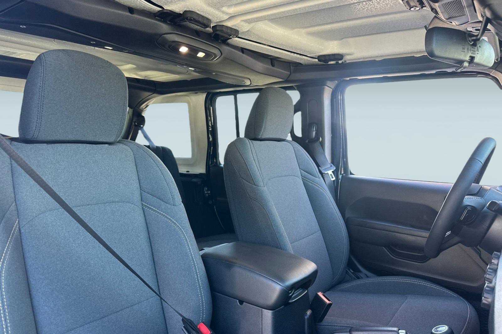 Used 2025 Jeep Wrangler Willys image 30