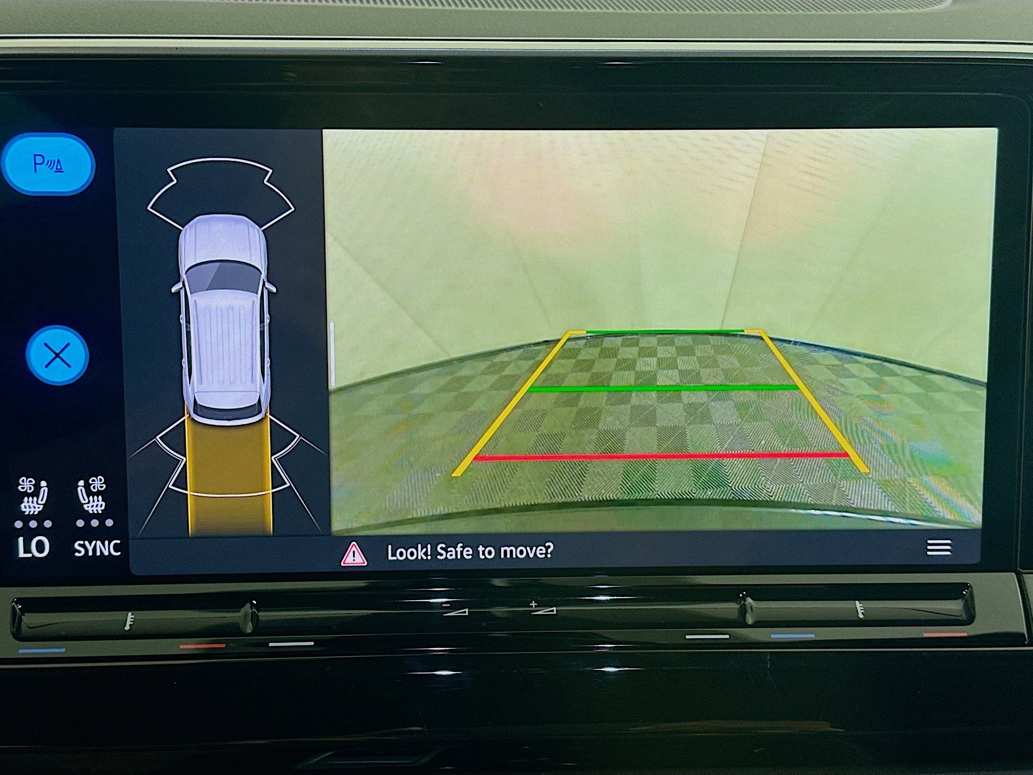 Used 2025 Volkswagen Atlas Cross Sport SE image 22